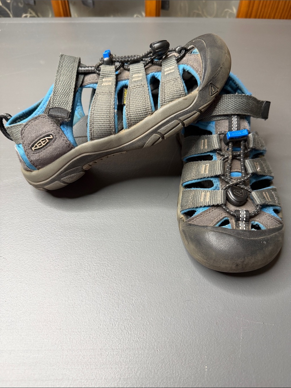 Kids Keens. Size: 2